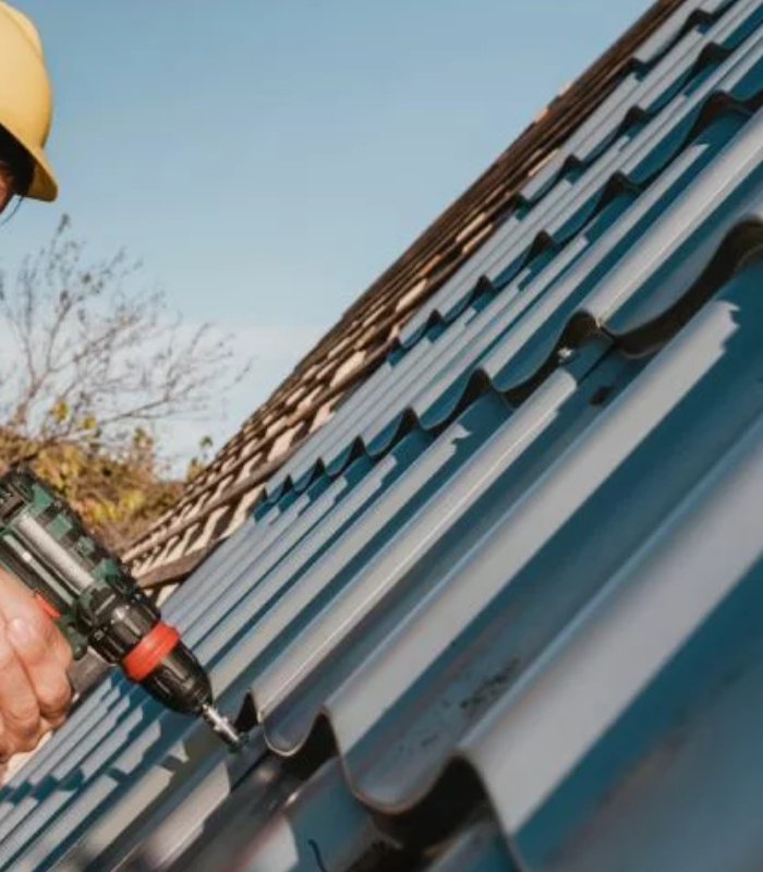 Fixation d’une couverture métallique sur une toiture